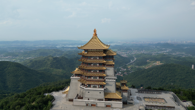 航拍湖北黄石东方山4A景区金顶