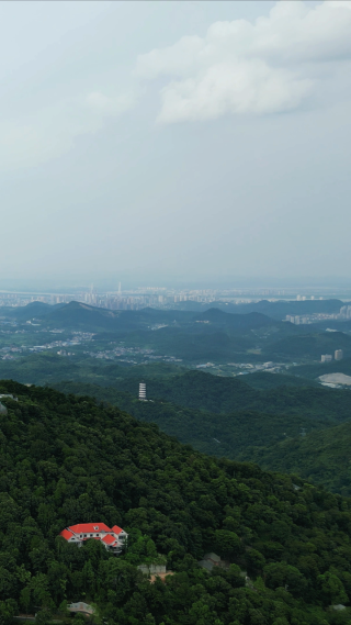 航拍湖北黄石东方山4A景区金顶