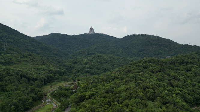 航拍湖北黄石东方山4A景区金顶