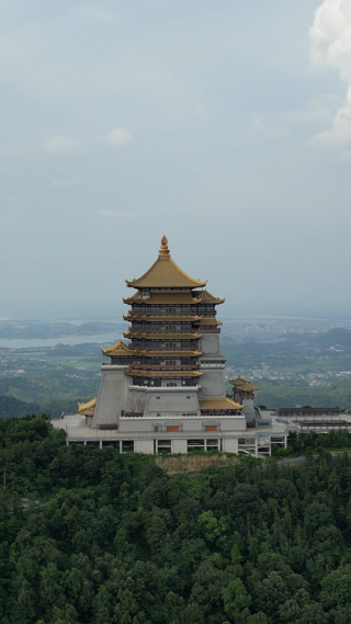 航拍湖北黄石东方山风景区东昌阁