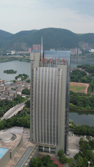 航拍湖北黄石广电大楼