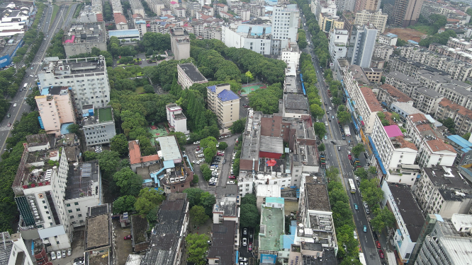 航拍湖南岳阳城市交通