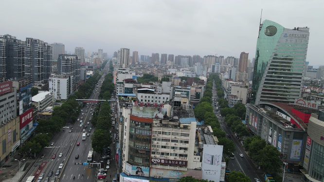 航拍湖南岳阳城市交通