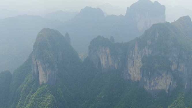 航拍湖南张家界武陵源奇山