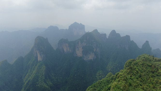 航拍湖南张家界武陵源奇山