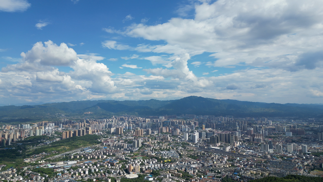 航拍湖南怀化城市全景蓝天白云