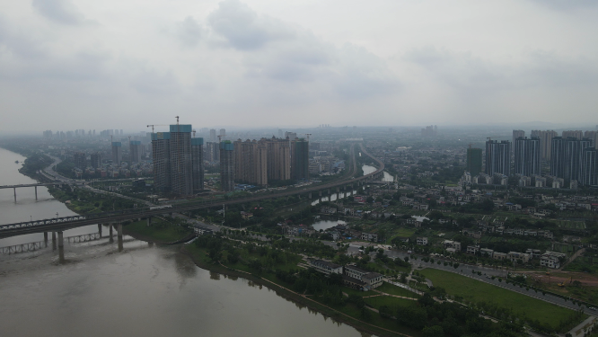 航拍湖南湘潭城市暴雨来临