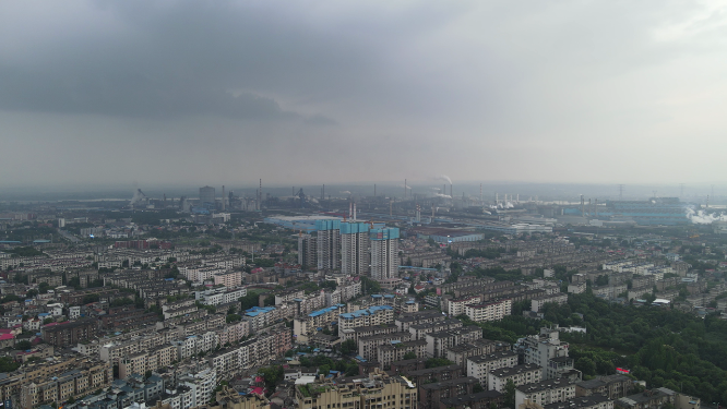 航拍湖南湘潭城市暴雨来临