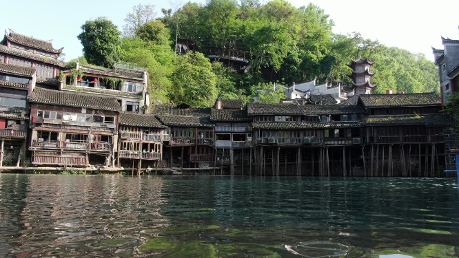 航拍湖南湘西凤凰古城吊脚楼