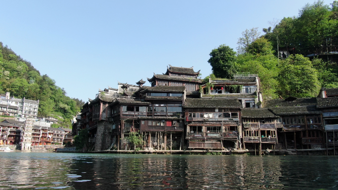 航拍湖南湘西凤凰古城吊脚楼