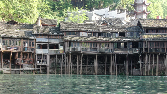 航拍湖南湘西凤凰古城吊脚楼