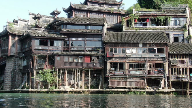 航拍湖南湘西凤凰古城吊脚楼