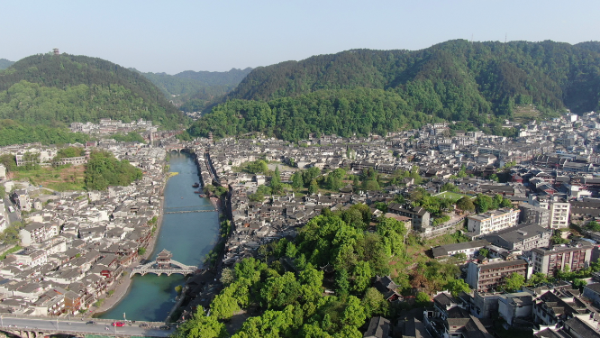 航拍湖南湘西凤凰古城沱江两岸