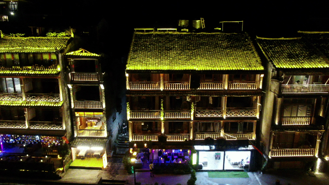 航拍湖南湘西凤凰古城沱江两岸夜景