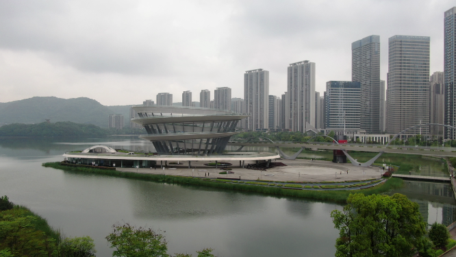 航拍湖南长沙梅溪湖城市广场爱情走廊