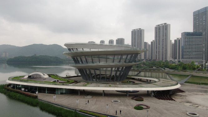 航拍湖南长沙梅溪湖城市广场爱情走廊