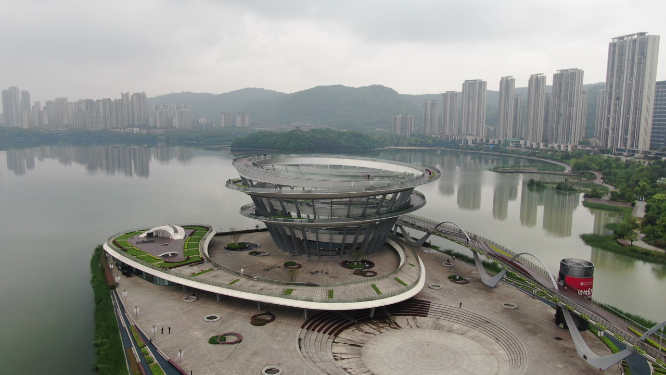 航拍湖南长沙梅溪湖城市广场爱情走廊