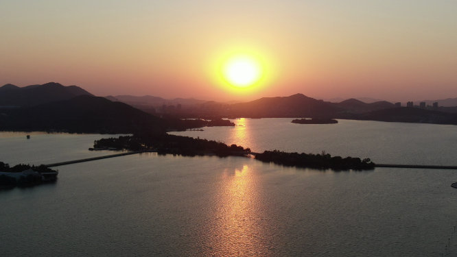 航拍湖面日落晚霞徐州云龙湖