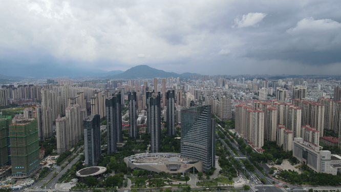 航拍福建漳州城市高楼城市建设