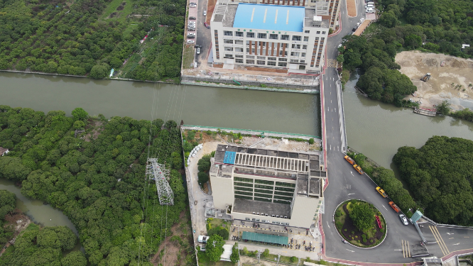航拍福建莆田城市沿河绿化带