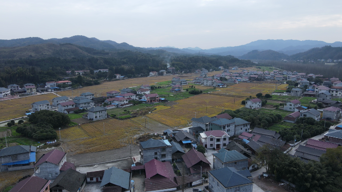 航拍秋收后美丽乡村田园