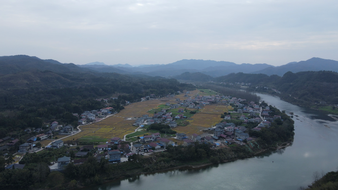 航拍秋收后美丽乡村田园