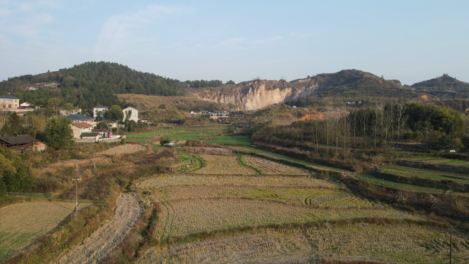 航拍秋收美丽乡村田园