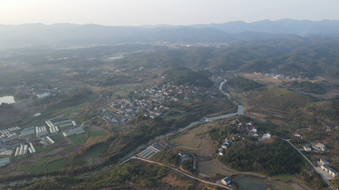 航拍秋收美丽乡村田园