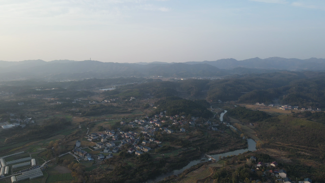 航拍秋收美丽乡村田园