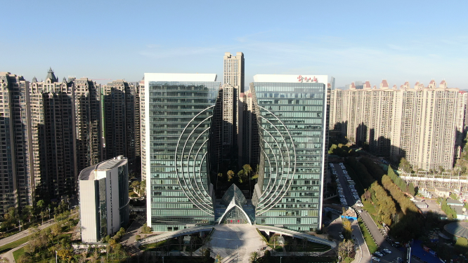 航拍云南日报网红CBD大楼