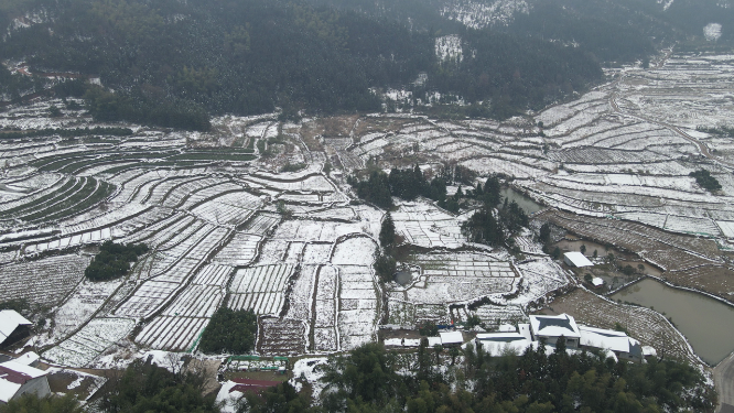 航拍美丽乡村农田雪景