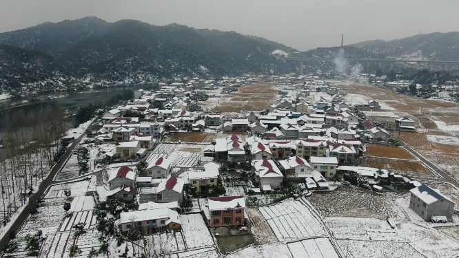 航拍美丽乡村冬天雪景