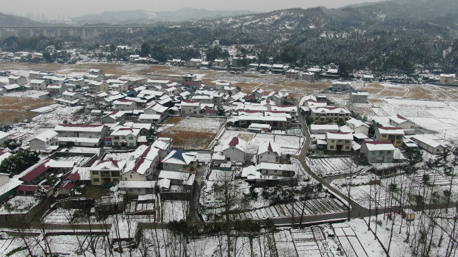 航拍美丽乡村冬天雪景