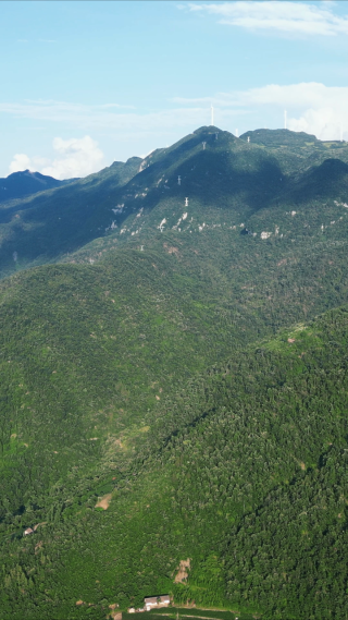 航拍能源发电风车高山山顶