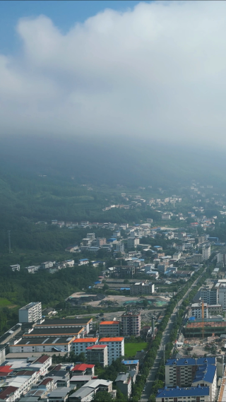 航拍蓝天白云云雾城市风光