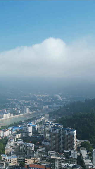 航拍蓝天白云云雾城市风光