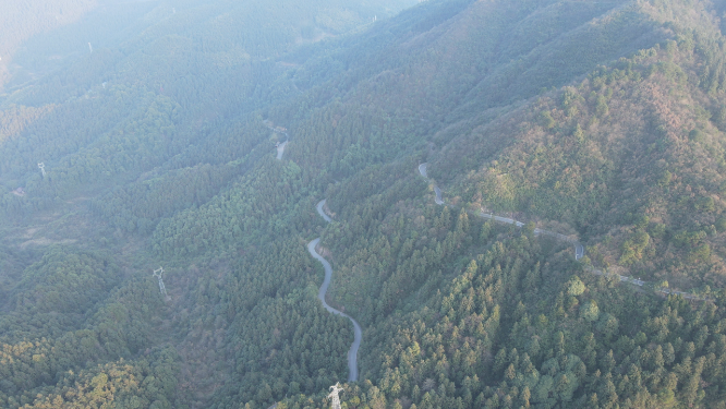 航拍蜿蜒盘山公路 