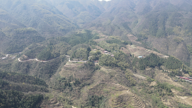 航拍蜿蜒盘山公路 