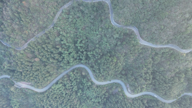 航拍蜿蜒盘山公路 