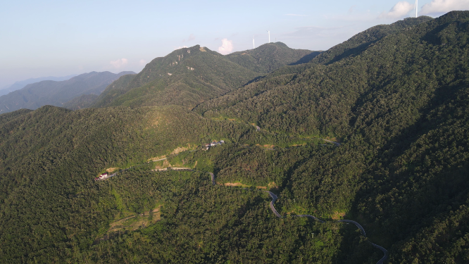 航拍蜿蜒盘山公路 