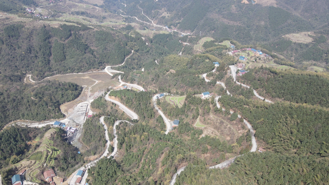 航拍蜿蜒盘山公路 