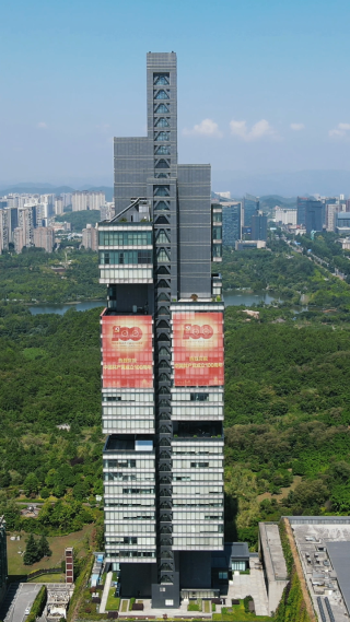 航拍贵州贵阳观山湖公园201大厦