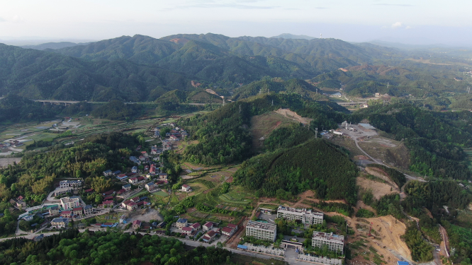 航拍连绵起伏山川乡村