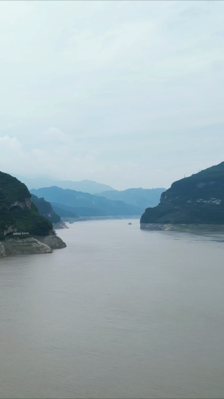 航拍雄伟壮观长江三峡风光