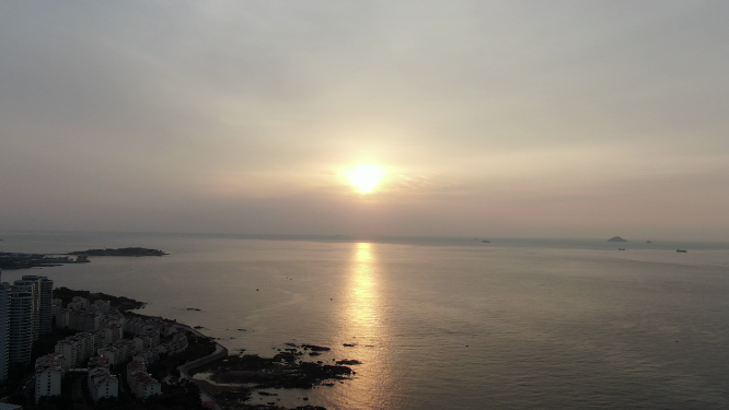 航拍青岛海上日出