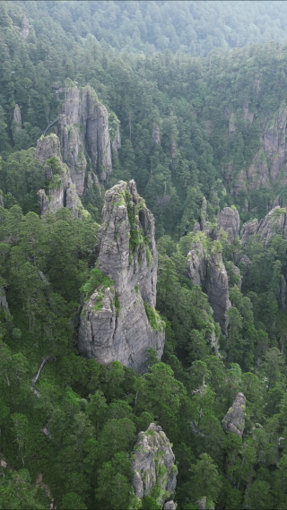 航拍高山悬崖山谷自然风光 