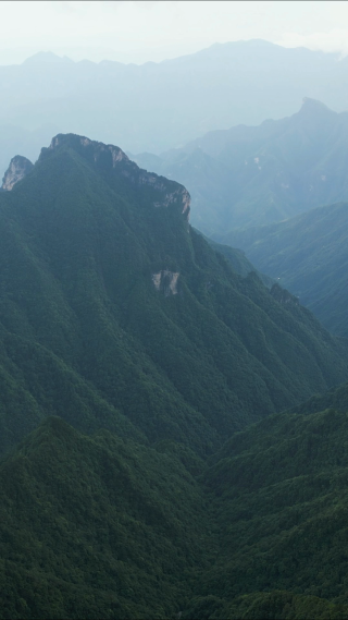航拍高山悬崖山谷自然风光 