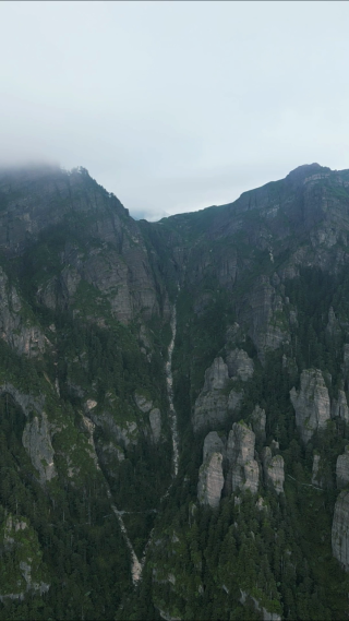 航拍高山悬崖山谷自然风光 