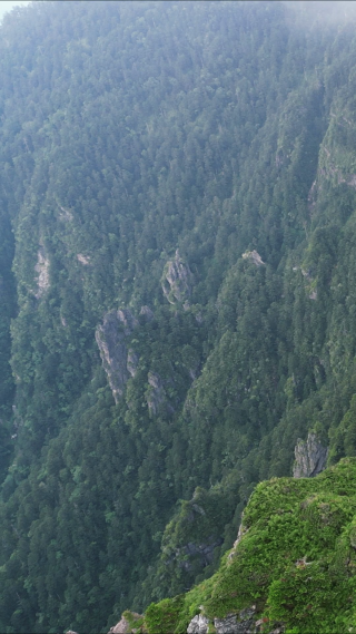 航拍高山悬崖山谷自然风光 