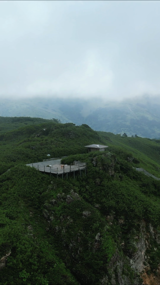 航拍高山悬崖山谷自然风光 